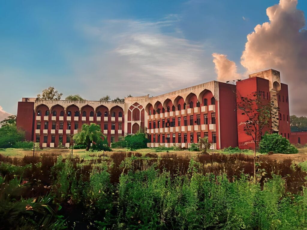 Aligarh Muslim University (AMU Aligarh) 13 amu college